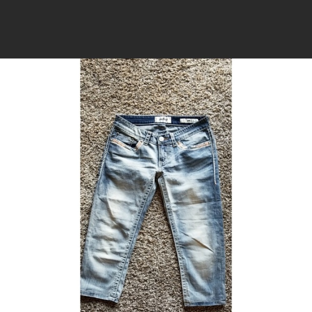 Buckle daytrip capris